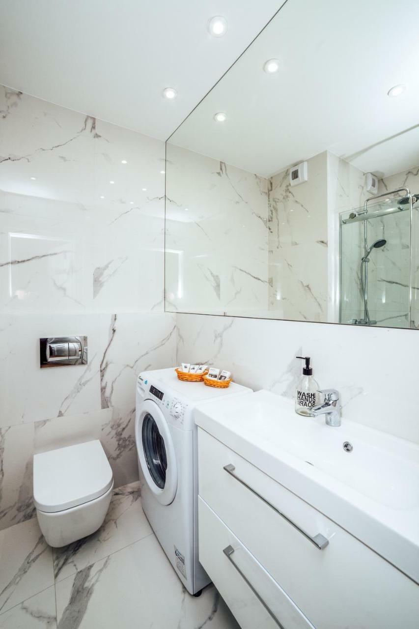 Pobookowane Chmielna Apartments Old Town 格但斯克 外观 照片